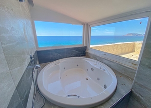 Большой пентхаус с видом на море