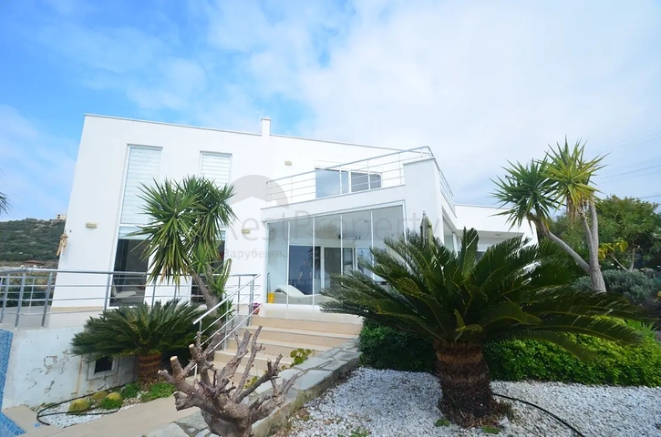 Меблированная вилла планировки 2+1