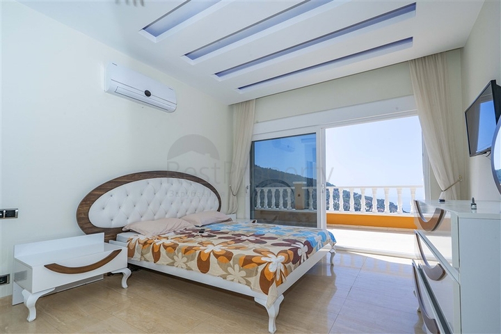 Двухэтажная вилла планировки 4+1