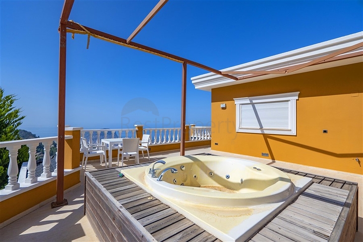 Двухэтажная вилла планировки 4+1