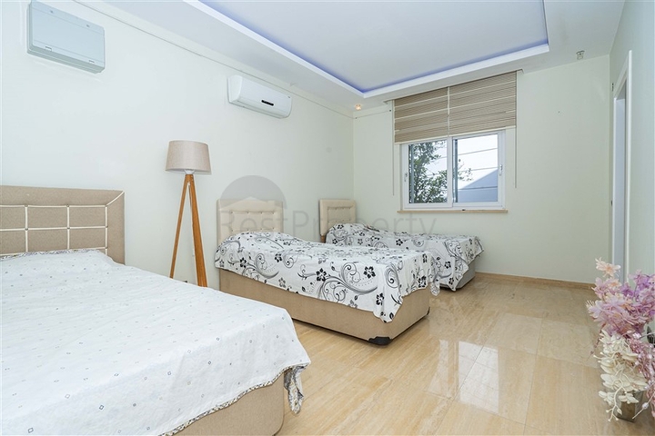 Двухэтажная вилла планировки 4+1