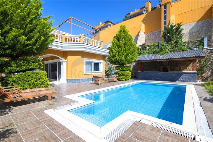 Двухэтажная вилла планировки 4+1