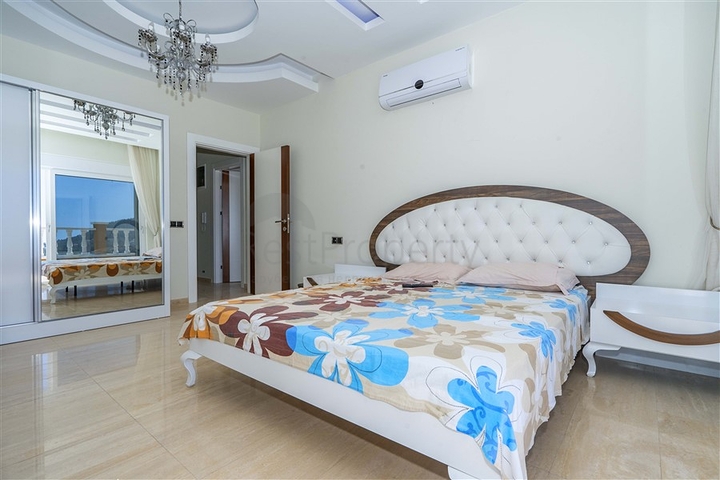 Двухэтажная вилла планировки 4+1