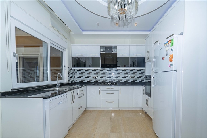 Двухэтажная вилла планировки 4+1