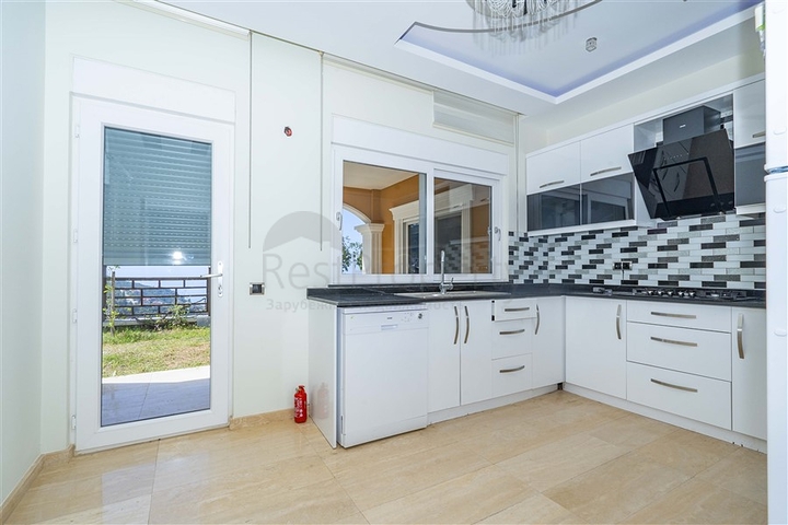 Двухэтажная вилла планировки 4+1