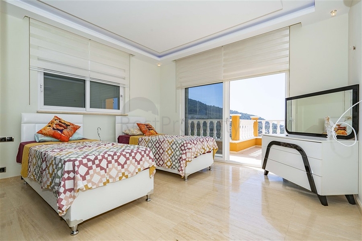 Двухэтажная вилла планировки 4+1