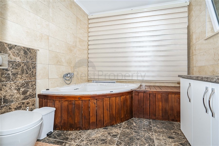 Двухэтажная вилла планировки 4+1