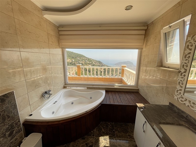 Двухэтажная вилла планировки 4+1