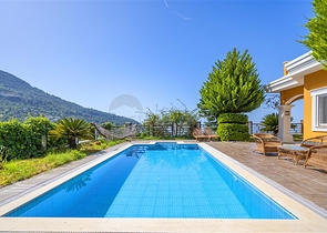 Двухэтажная вилла планировки 4+1