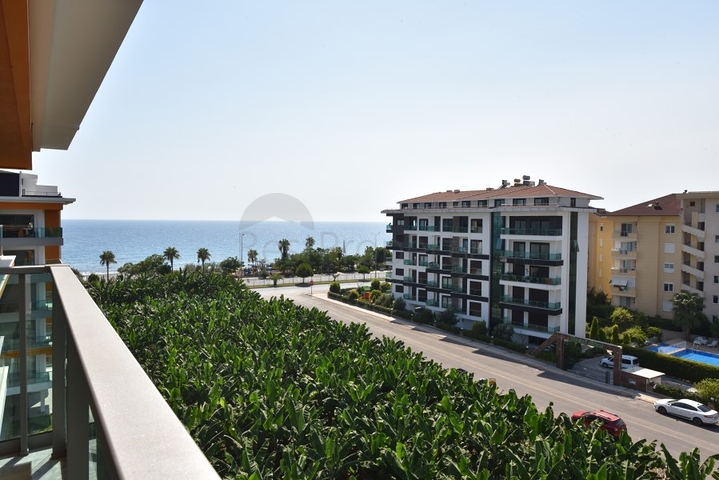 Пентхаус планировки 3+1 с видом на море