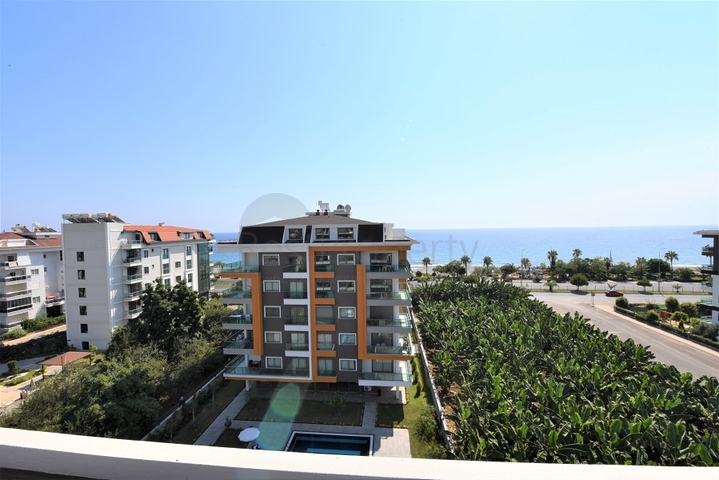 Пентхаус планировки 3+1 с видом на море