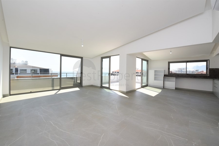 Пентхаус планировки 3+1 с видом на море