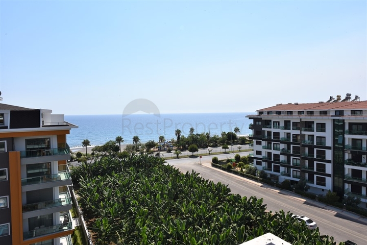 Пентхаус планировки 3+1 с видом на море