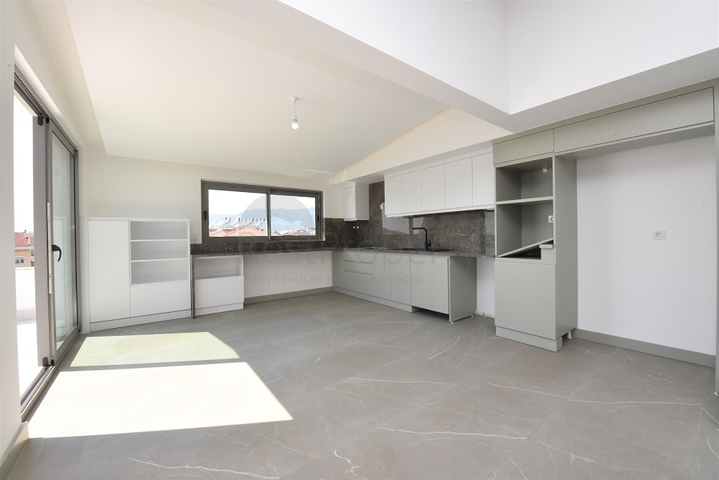 Пентхаус планировки 3+1 с видом на море