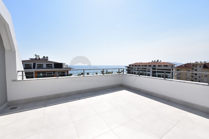 Пентхаус планировки 3+1 с видом на море