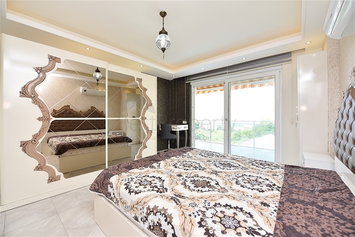 Трехкомнатная квартира с видом на море