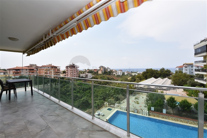 Трехкомнатная квартира с видом на море