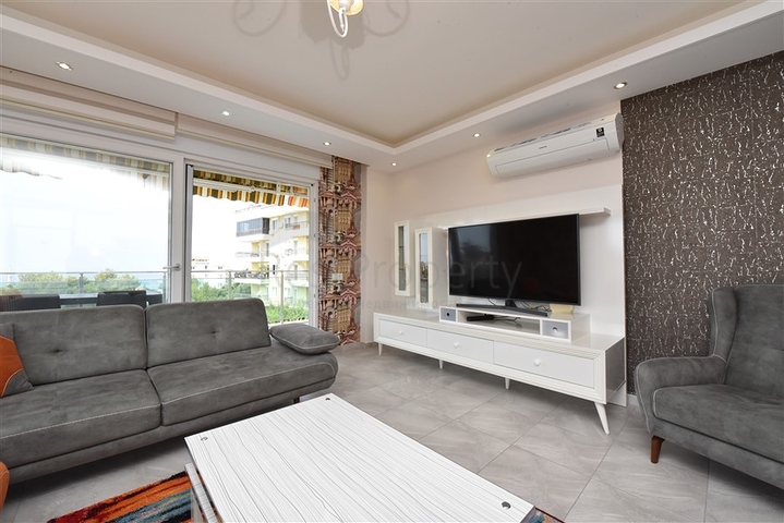 Трехкомнатная квартира с видом на море