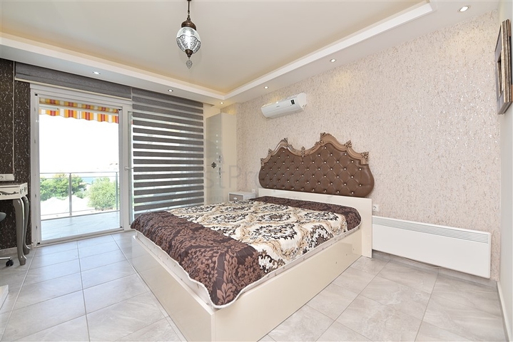 Трехкомнатная квартира с видом на море