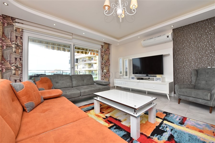 Трехкомнатная квартира с видом на море