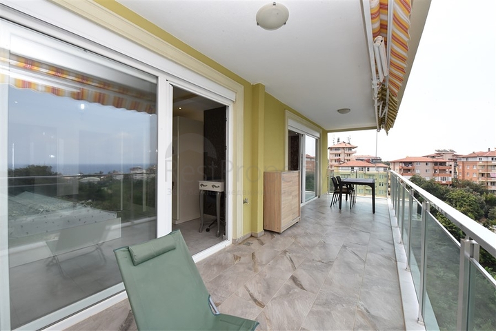 Трехкомнатная квартира с видом на море