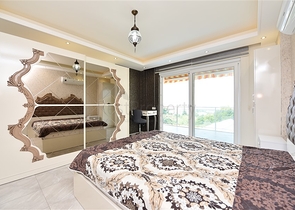 Трехкомнатная квартира с видом на море