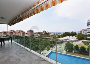 Трехкомнатная квартира с видом на море