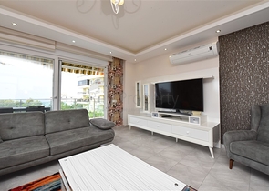 Трехкомнатная квартира с видом на море