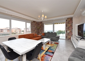 Трехкомнатная квартира с видом на море