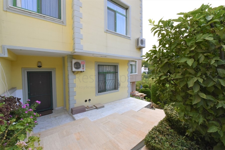 Меблированная вилла в шаговой доступности от моря