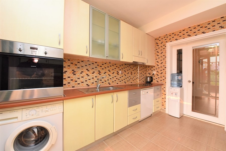 Меблированная вилла в шаговой доступности от моря