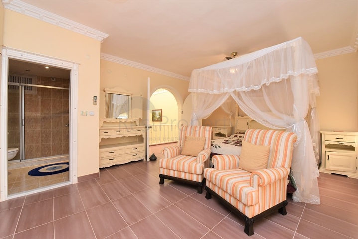 Меблированная вилла в шаговой доступности от моря