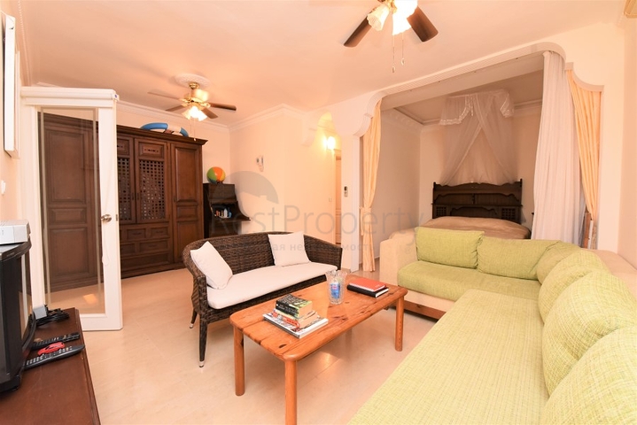 Меблированная вилла в шаговой доступности от моря