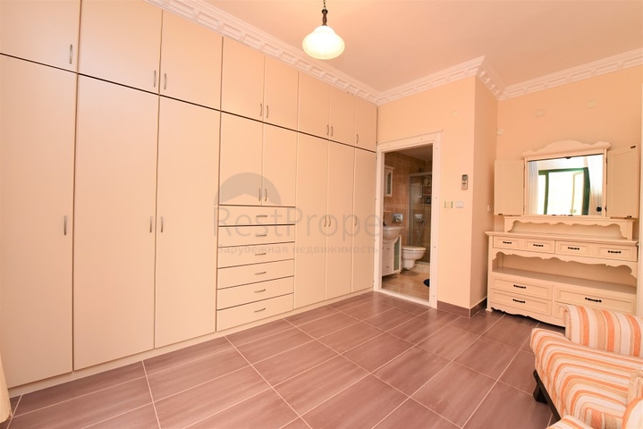 Меблированная вилла в шаговой доступности от моря