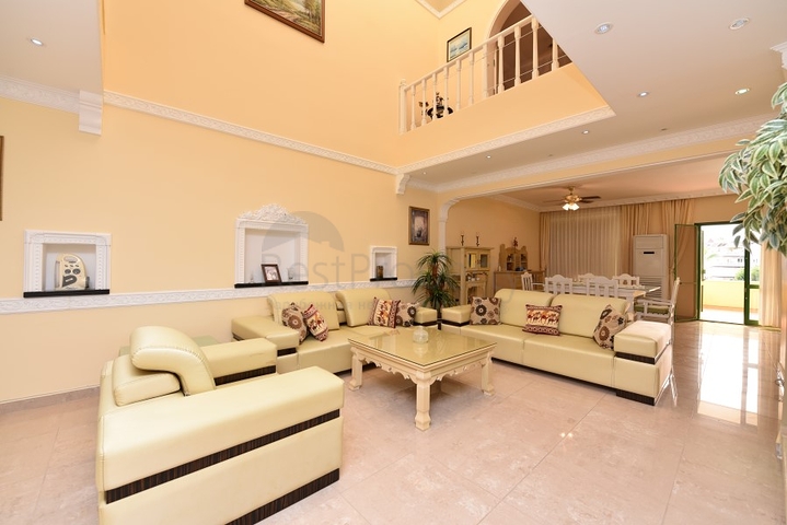 Меблированная вилла в шаговой доступности от моря