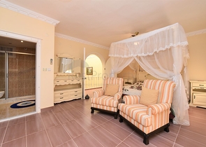 Меблированная вилла в шаговой доступности от моря