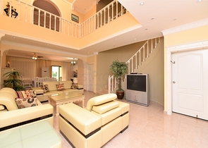 Меблированная вилла в шаговой доступности от моря