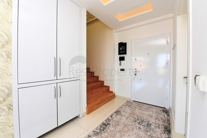 Пентхаус планировки 3+1 с видом на море