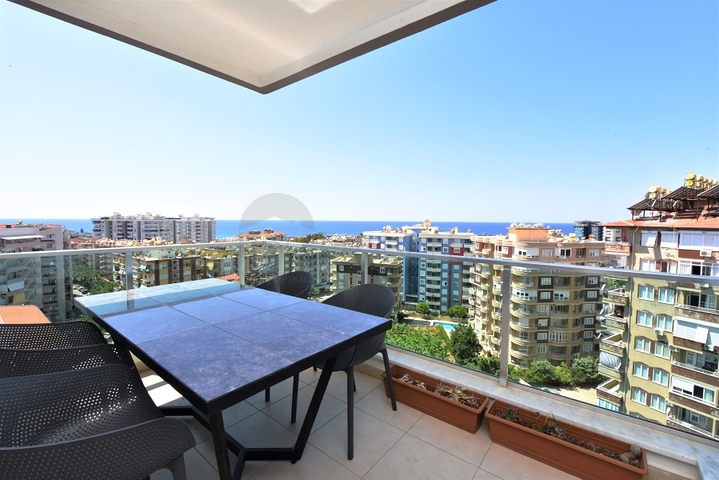 Пентхаус планировки 3+1 с видом на море