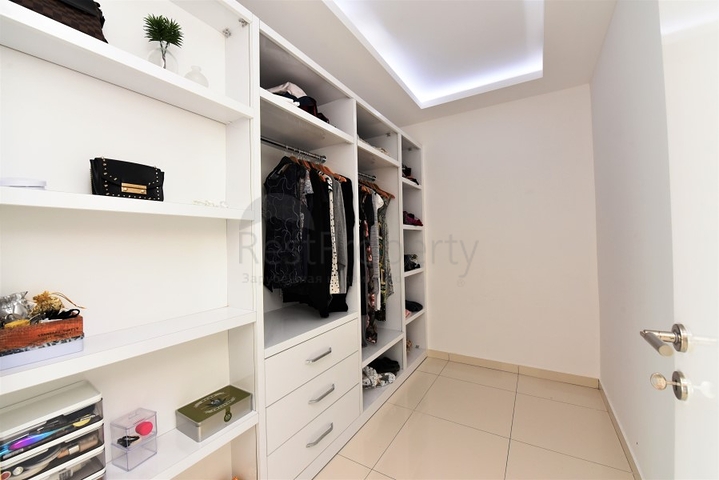 Пентхаус планировки 3+1 с видом на море