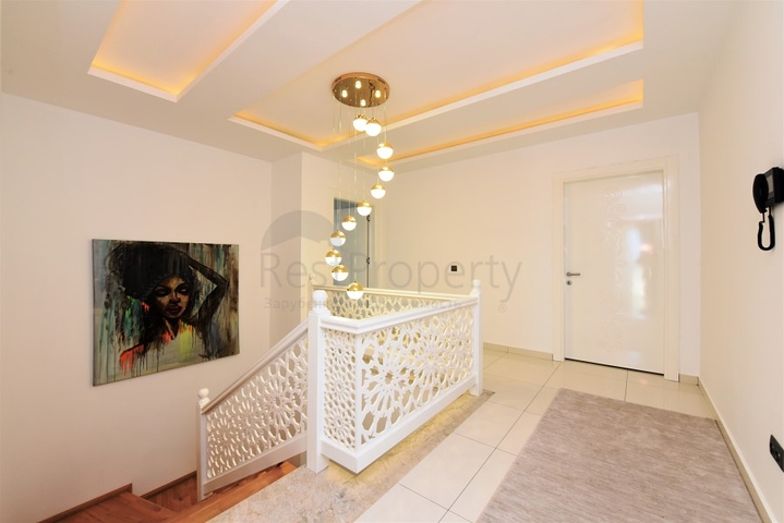 Пентхаус планировки 3+1 с видом на море