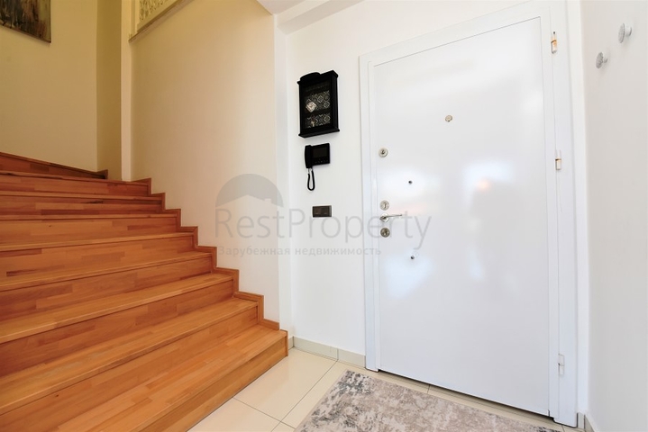 Пентхаус планировки 3+1 с видом на море