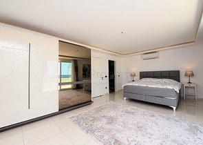 Пентхаус планировки 3+1 с видом на море