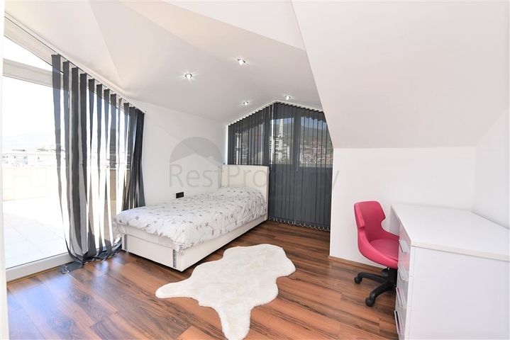 Меблированный пентхаус в районе Оба