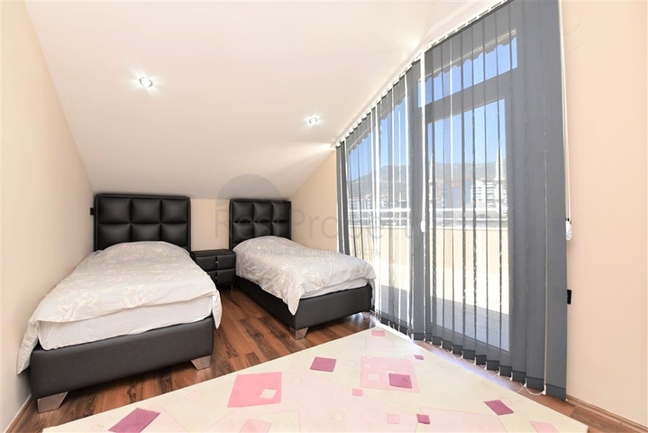 Меблированный пентхаус в районе Оба