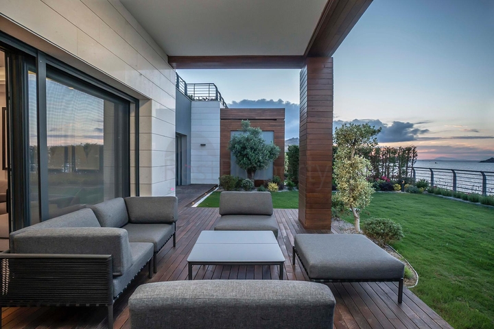 Элитный комплекс с отельной концепцией на первой береговой линии в районе Ялыкавак