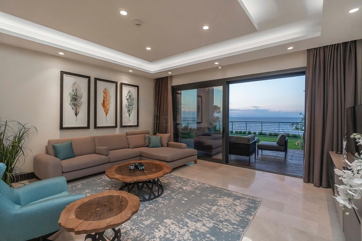 Элитный комплекс с отельной концепцией на первой береговой линии в районе Ялыкавак