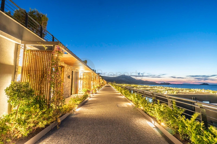 Элитный комплекс с отельной концепцией на первой береговой линии в районе Ялыкавак