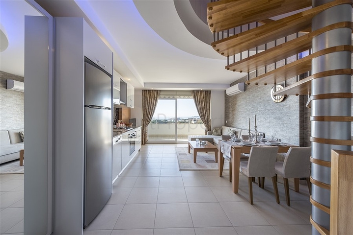 Меблированный пентхаус планировки 2+1 в Авсалларе