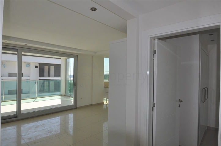 Трехкомнатная квартира в районе Каргыджак